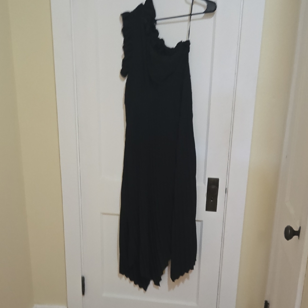 Ruffled Black One-Shoulder Dress